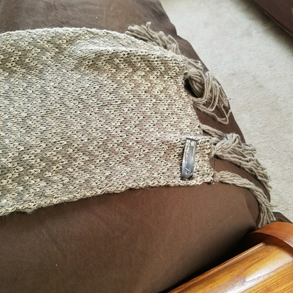 Express toupe/tan chevron sweater scarf - Picture 3 of 3